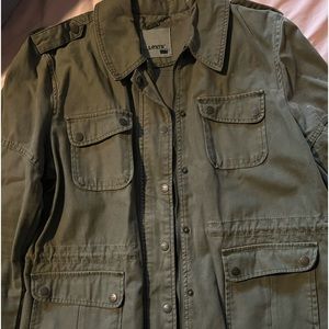 Levi’s hunter green and black jacket.